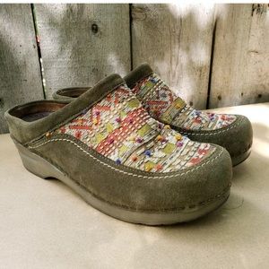 DANSKO Mystique Sz 38 Green Suede Tapestry Clog
